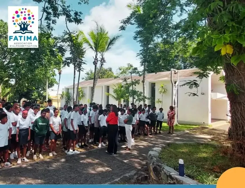 Les élèves et l'équipe de l'association